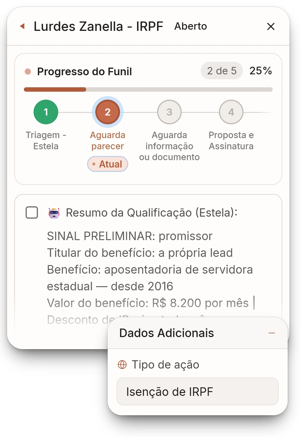 Card da lead no CRM, na etapa Aguarda parecer, com o resumo do caso feito pela IA